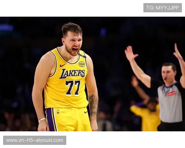 东契奇29+11+10：送约基奇式妙传 被犯规后随手一扔超远命中，东契奇亲签